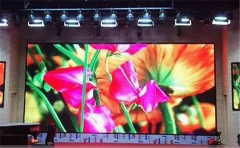 LED顯示屏用于高校有哪些優(yōu)勢(shì)？| 成都室內(nèi)全彩屏